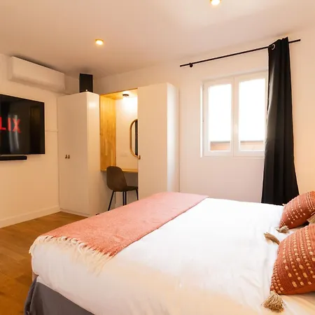Σπίτι διακοπών Afrobohome, Experience Atypique, Clim, 2 A 6 Personnes, Proche Centre Nimes, Garage Clos *