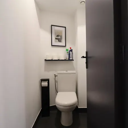 Afrobohome, Confort, Familles Et Petits Groupes, Clim, 2 A 6 Personnes, Proche Centre Nimes, Garage Clos Holiday home *