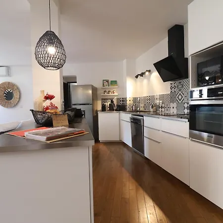 Afrobohome, Confort, Familles Et Petits Groupes, Clim, 2 A 6 Personnes, Proche Centre Nimes, Garage Clos *
