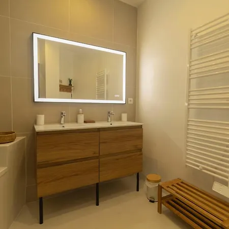 Afrobohome, Experience Atypique, Clim, 2 A 6 Personnes, Proche Centre Nimes, Garage Clos *