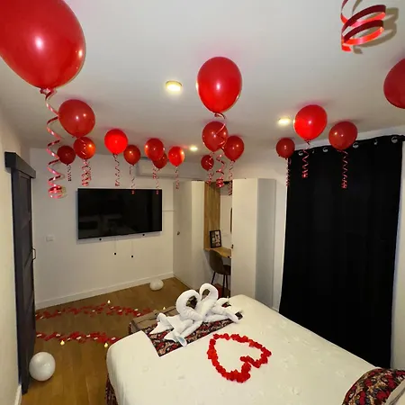 Afrobohome, Confort, Familles Et Petits Groupes, Clim, 2 A 6 Personnes, Proche Centre Nimes, Garage Clos Holiday home