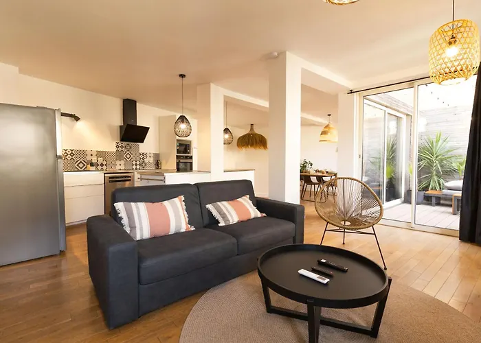 Casa vacanze Afrobohome, Expérience Atypique, Clim, 2 à 6 Personnes, Proche Centre Nîmes, Garage Clos