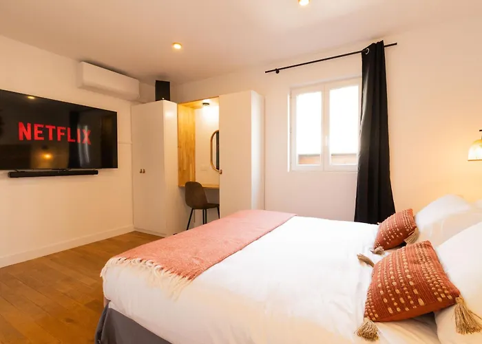 Casa vacanze Afrobohome, Expérience Atypique, Clim, 2 à 6 Personnes, Proche Centre Nîmes, Garage Clos *