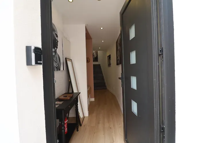Casa vacanze Afrobohome, Expérience Atypique, Clim, 2 à 6 Personnes, Proche Centre Nîmes, Garage Clos Nîmes