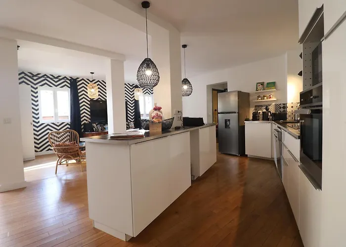 Afrobohome, Expérience Atypique, Clim, 2 à 6 Personnes, Proche Centre Nîmes, Garage Clos *