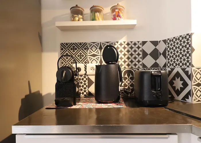 Casa vacanze Afrobohome, Expérience Atypique, Clim, 2 à 6 Personnes, Proche Centre Nîmes, Garage Clos