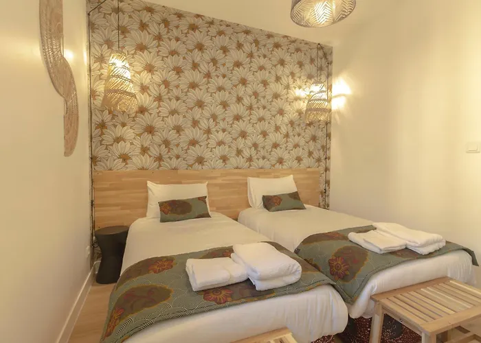 Casa vacanze Afrobohome, Expérience Atypique, Clim, 2 à 6 Personnes, Proche Centre Nîmes, Garage Clos