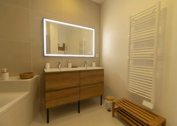 Afrobohome, Expérience Atypique, Clim, 2 à 6 Personnes, Proche Centre Nîmes, Garage Clos *