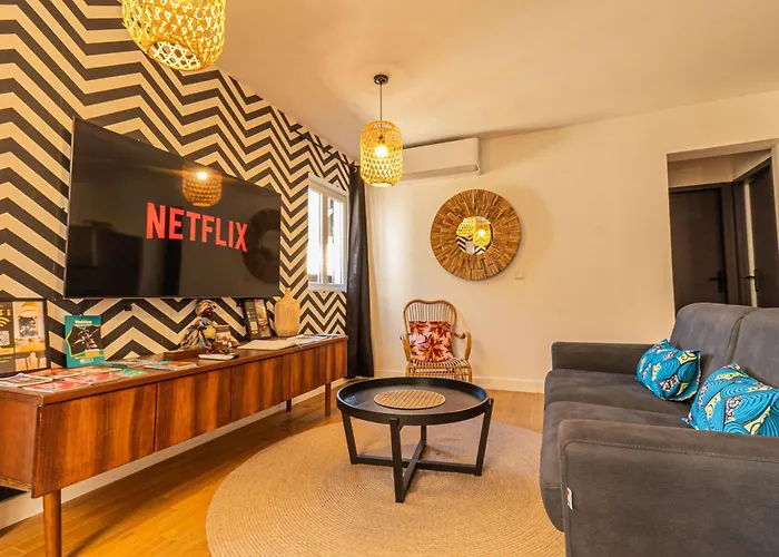 Casa vacanze Afrobohome, Expérience Atypique, Clim, 2 à 6 Personnes, Proche Centre Nîmes, Garage Clos Nîmes