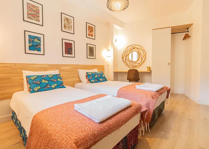 Casa vacanze Afrobohome, Expérience Atypique, Clim, 2 à 6 Personnes, Proche Centre Nîmes, Garage Clos *