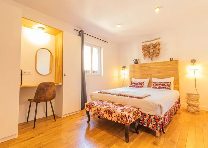 Casa vacanze Afrobohome, Expérience Atypique, Clim, 2 à 6 Personnes, Proche Centre Nîmes, Garage Clos *